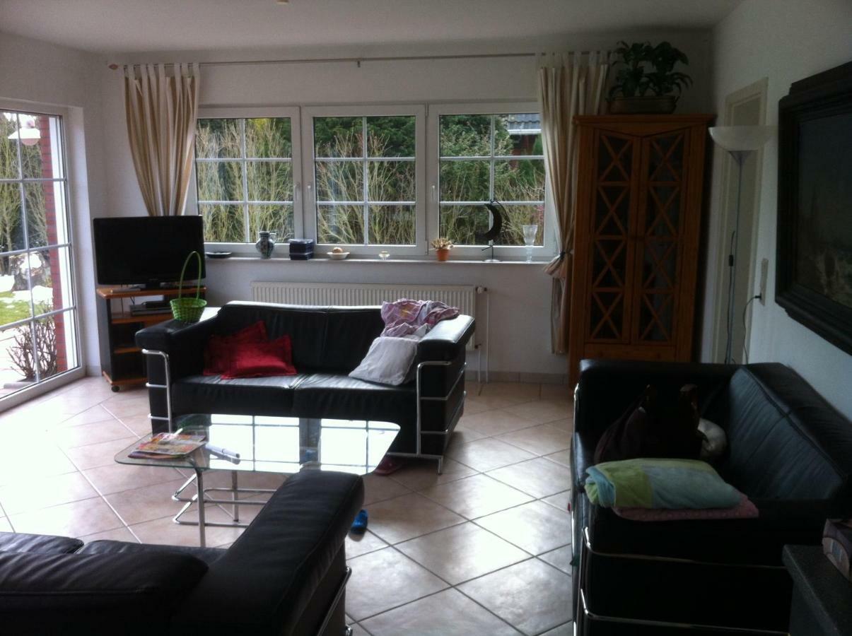Haus Pamela Wohnung A Neuharlingersiel Bagian luar foto